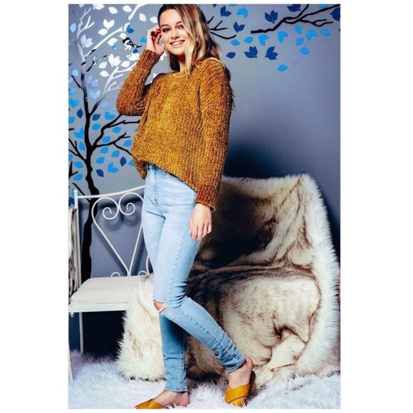 CHUNKY Knit Chenille Sweater with Scalloped Hem - Picture 7 of 11